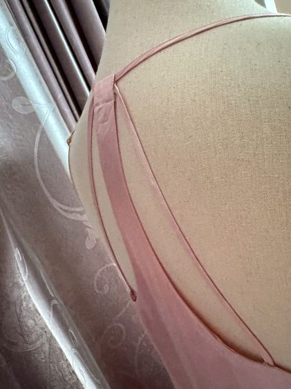 เดรสสายเดี่ยวคอวีสีชมพูผ้าซาติน One Size รูปที่ 4