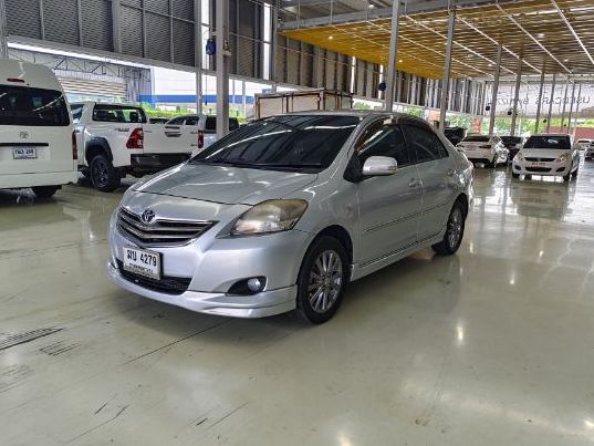 รถ Toyota Vios 1.5 E สี บรอนซ์เงิน