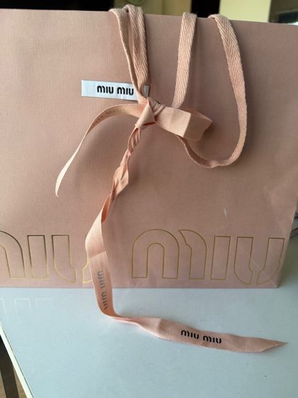 ถุงกระดาษ Miu Miu ของแท้จาก shop พร้อมริบบิ้นผูกสาย สภาพดี รูปที่ 5