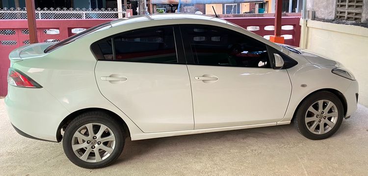 Mazda Mazda 2 2010 1.5 Elegance Groove Sedan เบนซิน ไม่ติดแก๊ส เกียร์อัตโนมัติ ขาว รูปที่ 3