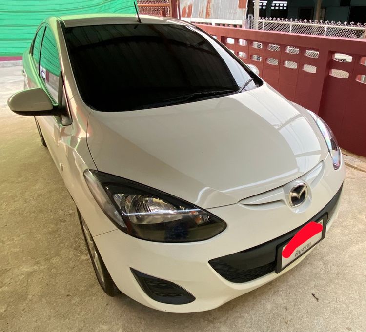 รถ Mazda Mazda 2 1.5 Elegance Groove สี ขาว