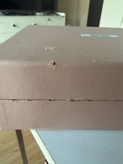 กล่องใส่กระเป๋า Miu Miu พร้อมอุปกรณ์ในภาพ ของแท้จาก shop กล่องมีร่องรอยตามภาพ แต่อุปกรณ์อื่นดีมาก รูปที่ 7