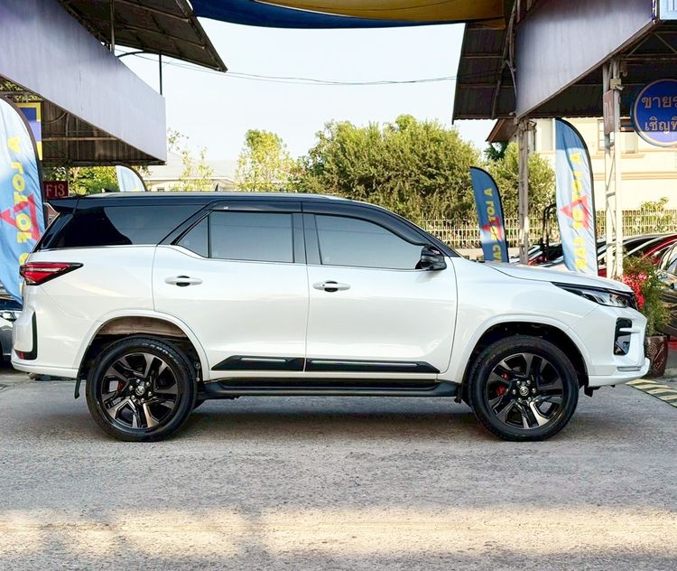 Toyota Fortuner 2024 2.8 GR Sport Sport Black Top 4WD Utility-car ดีเซล ไม่ติดแก๊ส เกียร์อัตโนมัติ ขาว รูปที่ 2
