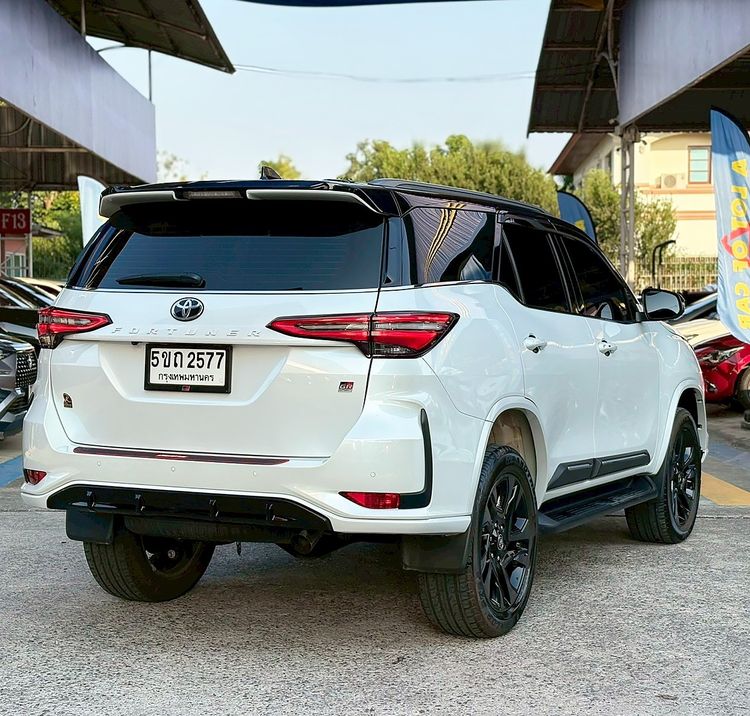 Toyota Fortuner 2024 2.8 GR Sport Sport Black Top 4WD Utility-car ดีเซล ไม่ติดแก๊ส เกียร์อัตโนมัติ ขาว รูปที่ 3
