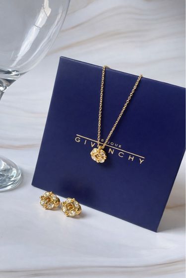 GIVENCHY 4G Crystal Set หรูมาก