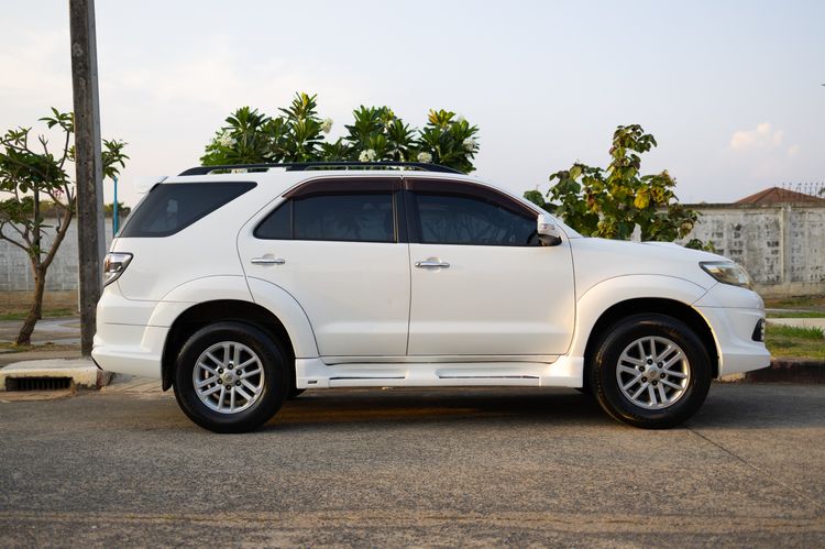 Toyota Fortuner 2014 2.7 V Utility-car เบนซิน LPG เกียร์อัตโนมัติ ขาว รูปที่ 2
