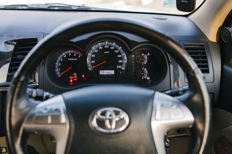 Toyota Fortuner 2014 2.7 V Utility-car เบนซิน LPG เกียร์อัตโนมัติ ขาว รูปที่ 4