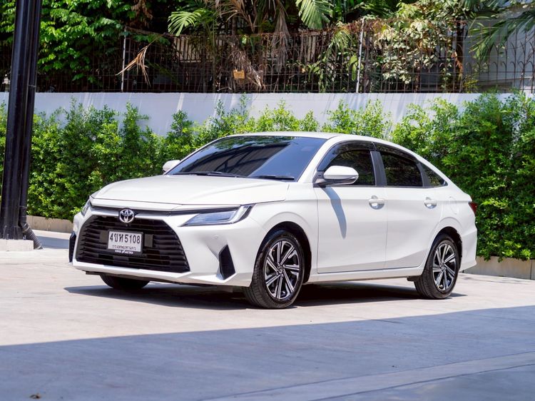 Toyota Yaris ATIV 2023 1.2 Premium Sedan เบนซิน ไม่ติดแก๊ส เกียร์อัตโนมัติ ขาว รูปที่ 3