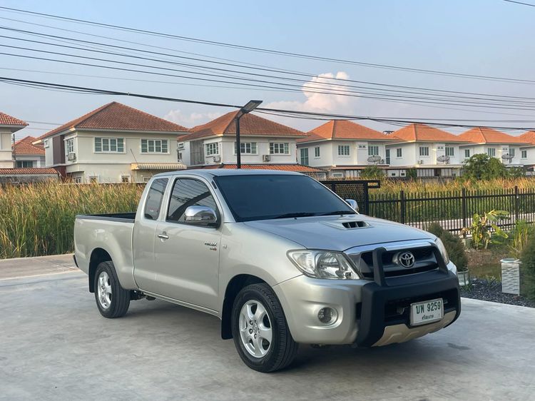 Toyota Hilux Vigo 2011 2.5 E Pickup ดีเซล ไม่ติดแก๊ส เกียร์ธรรมดา บรอนซ์เงิน รูปที่ 3