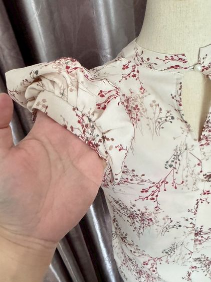 เสื้อแขนสั้นคอจีนลายดอกไม้พื้นครีมผ้าชีฟอง puffsleeve รูปที่ 3