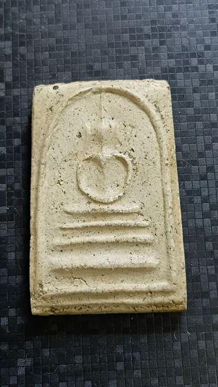 พระสมเด็จ พิมพ์ฐานสามชั้นหูบายศรีหลวงปู่ภู