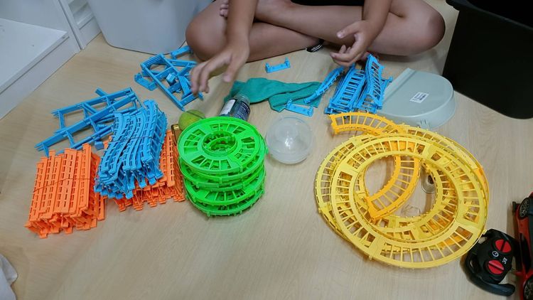 รางรถสำหรับ รถวิ่งตามราง มีเฉพาะราง มาจาก 3 กล่องรวมกัน เหมาะสำหรับเด็กอายุ 3 ขวบขึ้นไป เพื่อให้ได้ฝึกในการต่อราง สนุกมาก ไม่มีรถให้นะ  . รา รูปที่ 2