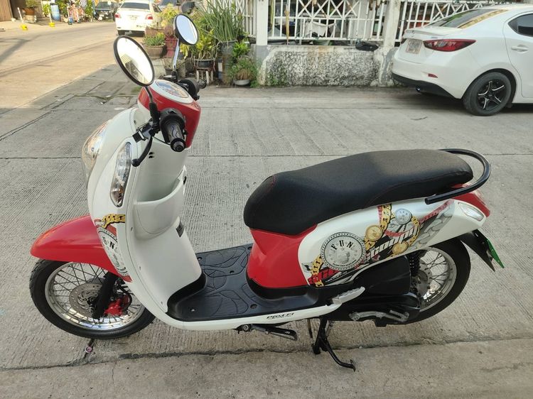 🛵ยังไงก็ขาย SCOOPY-i ปี 57 เครื่องดี สีสวย สตาร์ทมือ เล่มชุดโอนครบ+เปลี่ยนถ่ายน้ำมันเครื่องฟรี ส่งฟรี30 ก.ม รูปที่ 2