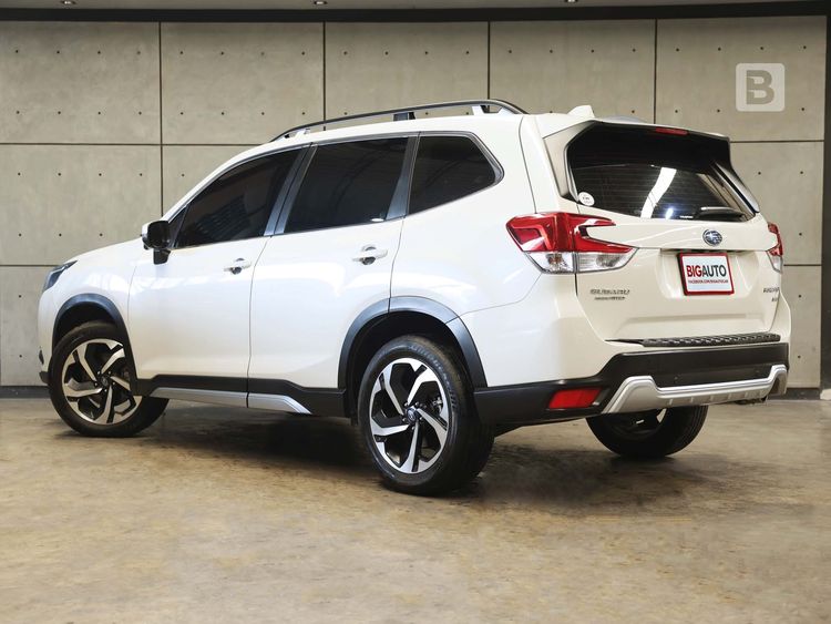 Subaru Forester 2023 2.0 i-S EyeSight Utility-car เบนซิน ไม่ติดแก๊ส เกียร์อัตโนมัติ ขาว รูปที่ 4