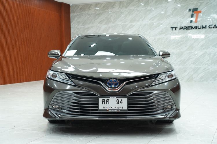 Toyota Camry 2021 2.5 HEV Premium Luxury Sedan ไฮบริด เกียร์อัตโนมัติ เทา รูปที่ 2