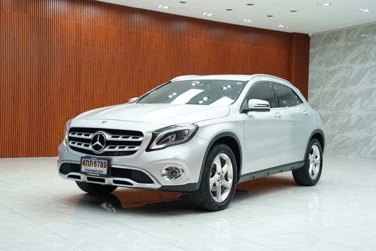 Mercedes-Benz GLA-Class 2018 GLA200 Utility-car เบนซิน เกียร์อัตโนมัติ บรอนซ์เงิน รูปที่ 3