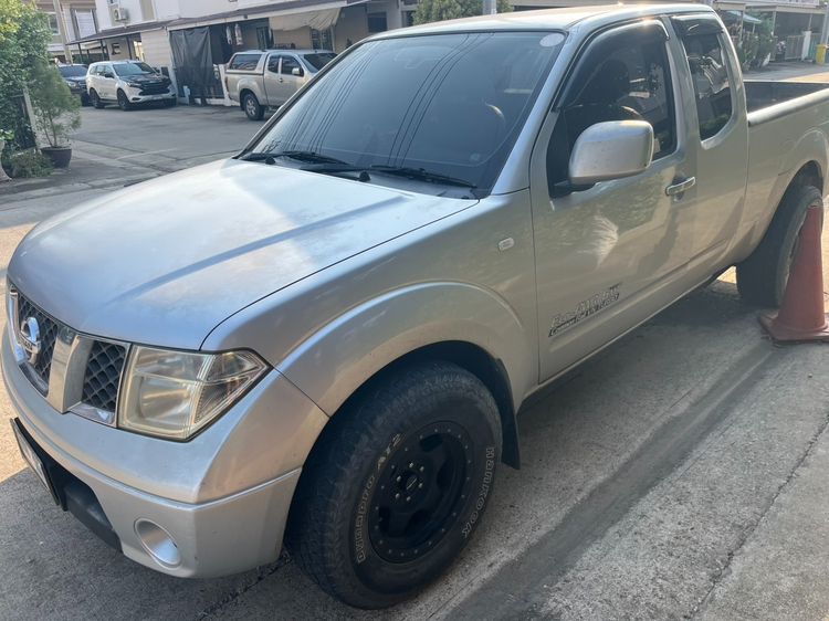 รถ Nissan Navara 2.5 E สี บรอนซ์เงิน