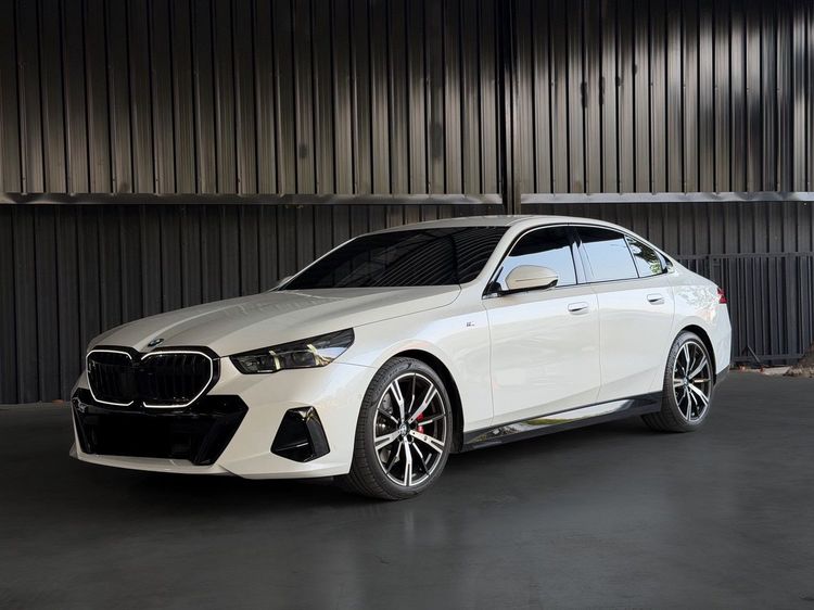 BMW Series 5 2024 520d Sedan Hybrid (Diesel) ไม่ติดแก๊ส เกียร์อัตโนมัติ ขาว