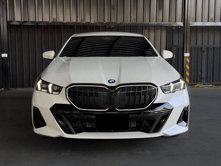 BMW Series 5 2024 520d Sedan Hybrid (Diesel) ไม่ติดแก๊ส เกียร์อัตโนมัติ ขาว รูปที่ 2