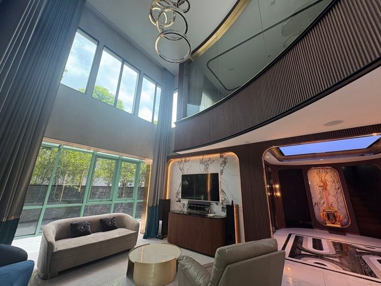 ตกแต่งครบ  Grand Bangkok Boulevard East Rama 9 คฤหาสน์ 3 ชั้น สไตล์ Super Luxury  รูปที่ 4