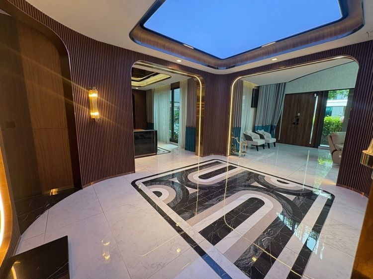 ตกแต่งครบ Grand Bangkok Boulevard East Rama 9 คฤหาสน์ 3 ชั้น สไตล์ Super Luxury รูปที่ 3