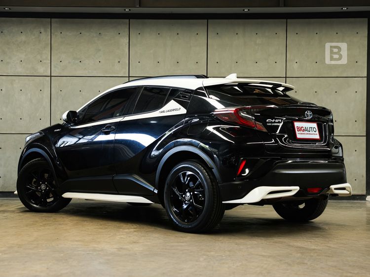 Toyota C-HR 2020 1.8 Hybrid Hi Karl Lagerfeld Utility-car ไฮบริด ไม่ติดแก๊ส เกียร์อัตโนมัติ ดำ รูปที่ 3