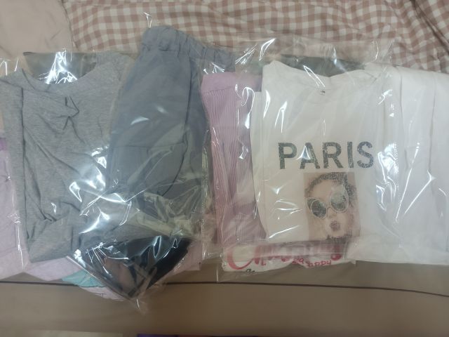 ขายเสื้อผ้าผู้ ญ มือ 2 จำนวน50