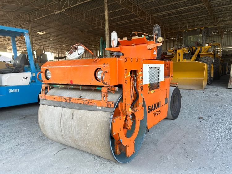 รถบดล้อหน้าเหล็กล้อหลังยาง SAKAI รุ่น TG25  ขนาด 2.5 ตัน  รถเก่านอกนำเข้า  รูปที่ 2