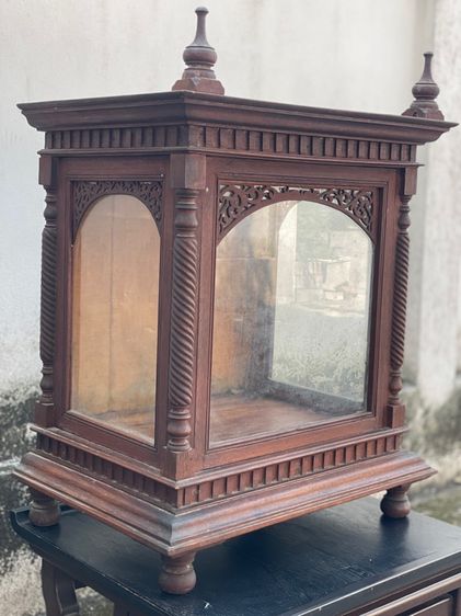 ตู้โชว์พระไม้สักเก่าโบราณ