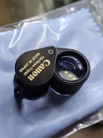 Canon Triplet 10x18mm สีดำหุ้มยางเลนส์แก้ว 3ชั้นแบบ อะโครเมติก เคลือบมัลตโค๊ตสีฟ้าตัดแสงสะท้อน ตัวจับหุ้มยางกันลื่น พร้อมซองหนัง แถมฟรีผ้าเช็ดเลนส์ ของใหม่ นำเข้าจากญี่ปุ่น รูปที่ 2