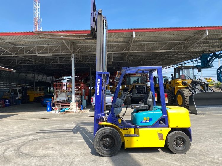 รถฟอร์คลิฟท์ KOMATSU รุ่น FD30T-12 เกียร์ธรรมดา รถเก่านอกนำเข้า 