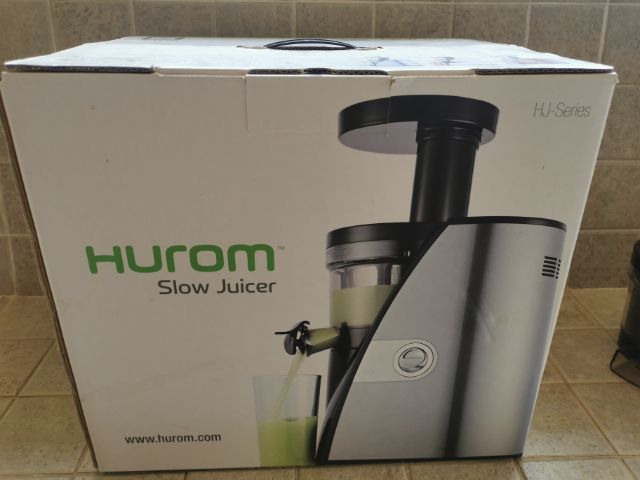 เครื่องคั้นน้ำผักผลไม้แยกกาก HUROM