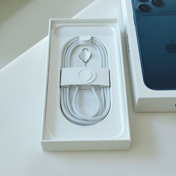 iPhone 17 Pro Max ความจุ 256 GB สี Deep blue สีน้ำเงินเข้ม เครื่องใหม่มากๆ ประกันเหลือ รูปที่ 4