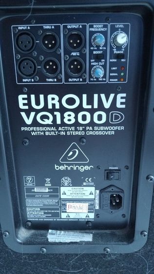 ขายตู้ลำโพงซับวูฟเฟอร์แบบมีแอมป์ในตัว แบรนด์ Behringer รุ่น EUROLIVE VQ1800D ซึ่งเป็นซับวูฟเฟอร์ขนาด 18 นิ้ว กำลังขับ 500 วัตต์ พร้อมครอสโอเวอร์สเตอริโอในตัว  รูปที่ 2