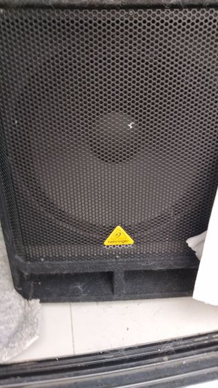 ขายตู้ลำโพงซับวูฟเฟอร์แบบมีแอมป์ในตัว แบรนด์ Behringer รุ่น EUROLIVE VQ1800D ซึ่งเป็นซับวูฟเฟอร์ขนาด 18 นิ้ว กำลังขับ 500 วัตต์ พร้อมครอสโอเวอร์สเตอริโอในตัว 