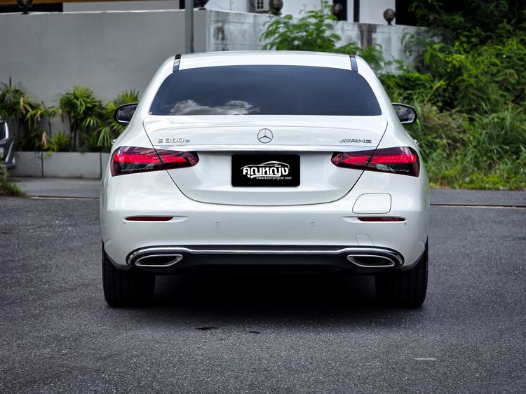 Mercedes-Benz E-Class 2021 E300e Sedan ปลั๊กอินไฮบริด (PHEV) ไม่ติดแก๊ส เกียร์อัตโนมัติ ขาว รูปที่ 4