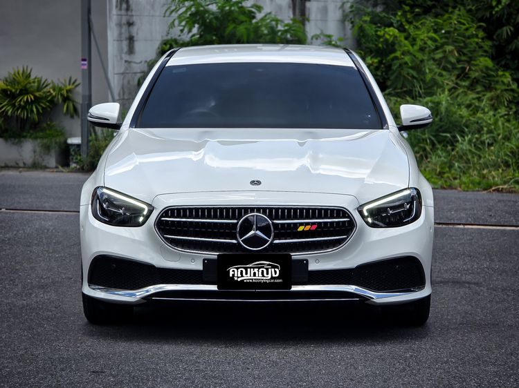 Mercedes-Benz E-Class 2021 E300e Sedan ปลั๊กอินไฮบริด (PHEV) ไม่ติดแก๊ส เกียร์อัตโนมัติ ขาว รูปที่ 3