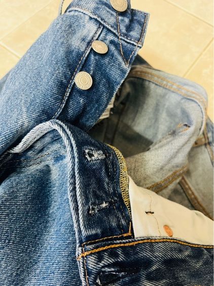 ”ราคา 650 บาท“  เปิดขาย…กางเกงยีนส์ Levi’s 501  Big E สภาพสวย เอว 29-30 ยาว 39 . รูปที่ 7