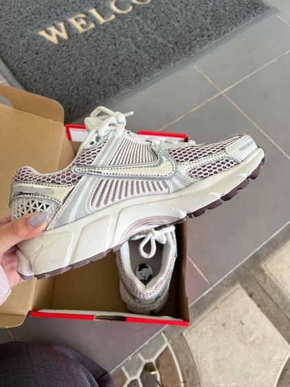 รองเท้า รุ่น winke zoom vomero 5 มือสอง รูปที่ 2