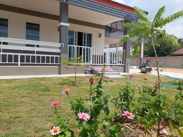ขายที่ติดถนนสี่เลนพร้อมบ้าน 126 ตร.ว.