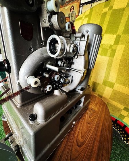 เครื่องฉายหนัง โบราณ รูปที่ 8