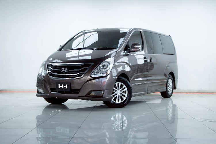 Hyundai H-1  2015 2.5 Elite Utility-car ดีเซล ไม่ติดแก๊ส เกียร์อัตโนมัติ น้ำตาล