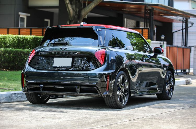 Mini JOHN COOPER WORK 2025 2.0 John Cooper Works Sedan ไฟฟ้า ไม่ติดแก๊ส เกียร์อัตโนมัติ ดำ รูปที่ 2