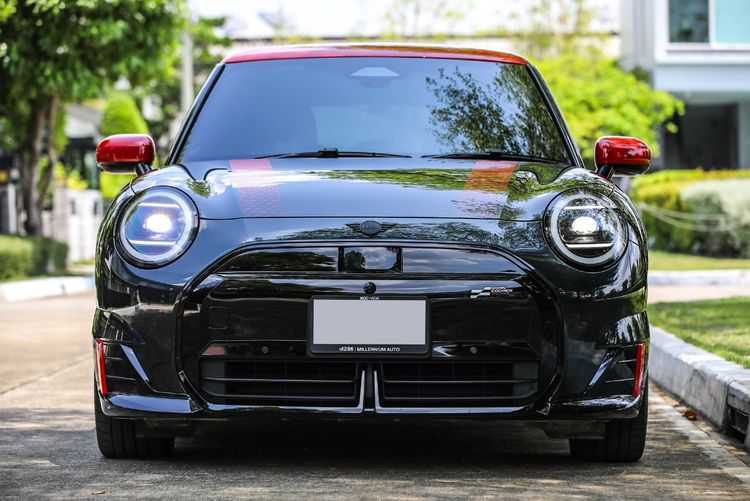 Mini JOHN COOPER WORK 2025 2.0 John Cooper Works Sedan ไฟฟ้า ไม่ติดแก๊ส เกียร์อัตโนมัติ ดำ รูปที่ 3