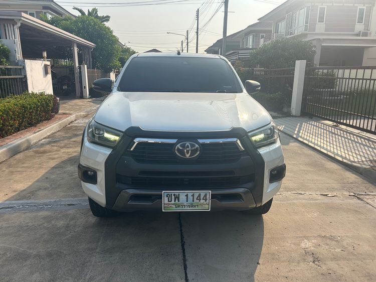 รถ Toyota Hilux Revo 2.4 Prerunner G Rocco สี ขาว