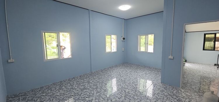 ไม่มี 2025 บ้านเดียว 64 ตรว ปรับปรุงใหม่วางระบบระบายน้ำรอบบ้านอย่างดี มีปั๊มน้ำ แต่ยังไม่ได้เข้าอยู่ น้ำไฟพร้อม หลังวัดรีนิมิต บ้านแก้ง เงียบสงบน่าอยู่ รูปที่ 2