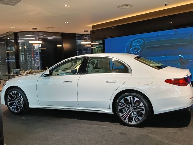 Mercedes-Benz E-Class 2025 E350 Sedan ปลั๊กอินไฮบริด (PHEV) ไม่ติดแก๊ส เกียร์อัตโนมัติ ขาว รูปที่ 2