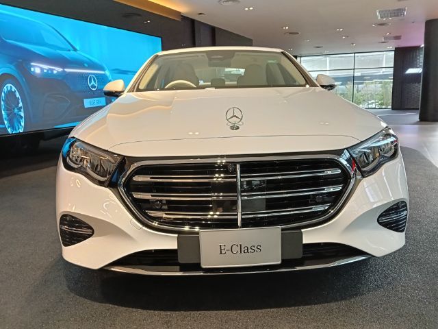Mercedes-Benz E-Class 2025 E350 Sedan ปลั๊กอินไฮบริด (PHEV) ไม่ติดแก๊ส เกียร์อัตโนมัติ ขาว รูปที่ 4
