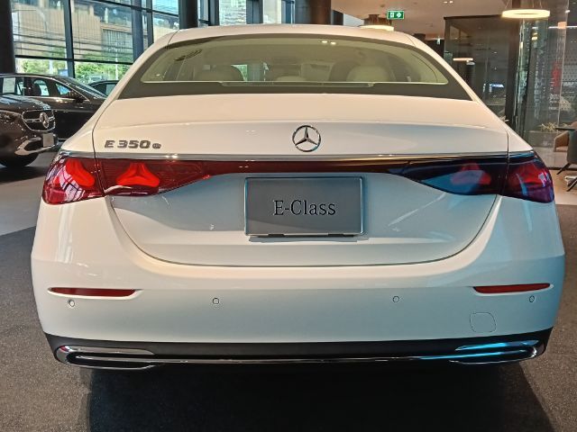 Mercedes-Benz E-Class 2025 E350 Sedan ปลั๊กอินไฮบริด (PHEV) ไม่ติดแก๊ส เกียร์อัตโนมัติ ขาว รูปที่ 3