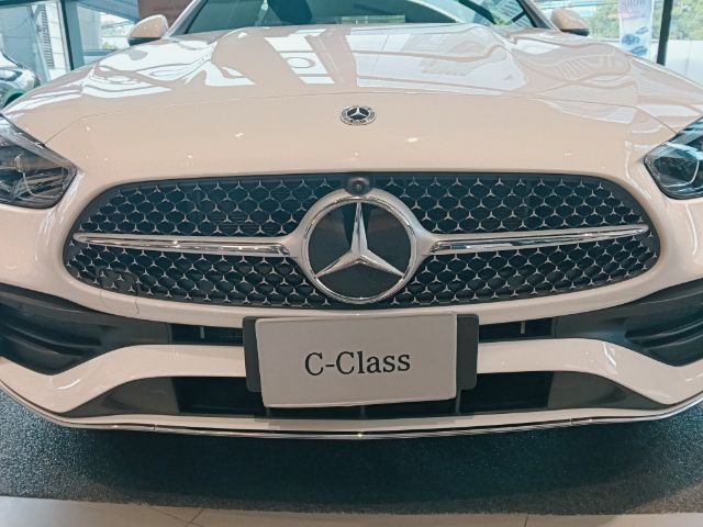 Mercedes-Benz C-Class 2024 C350 Sedan ปลั๊กอินไฮบริด (PHEV) ไม่ติดแก๊ส เกียร์อัตโนมัติ ขาว รูปที่ 3